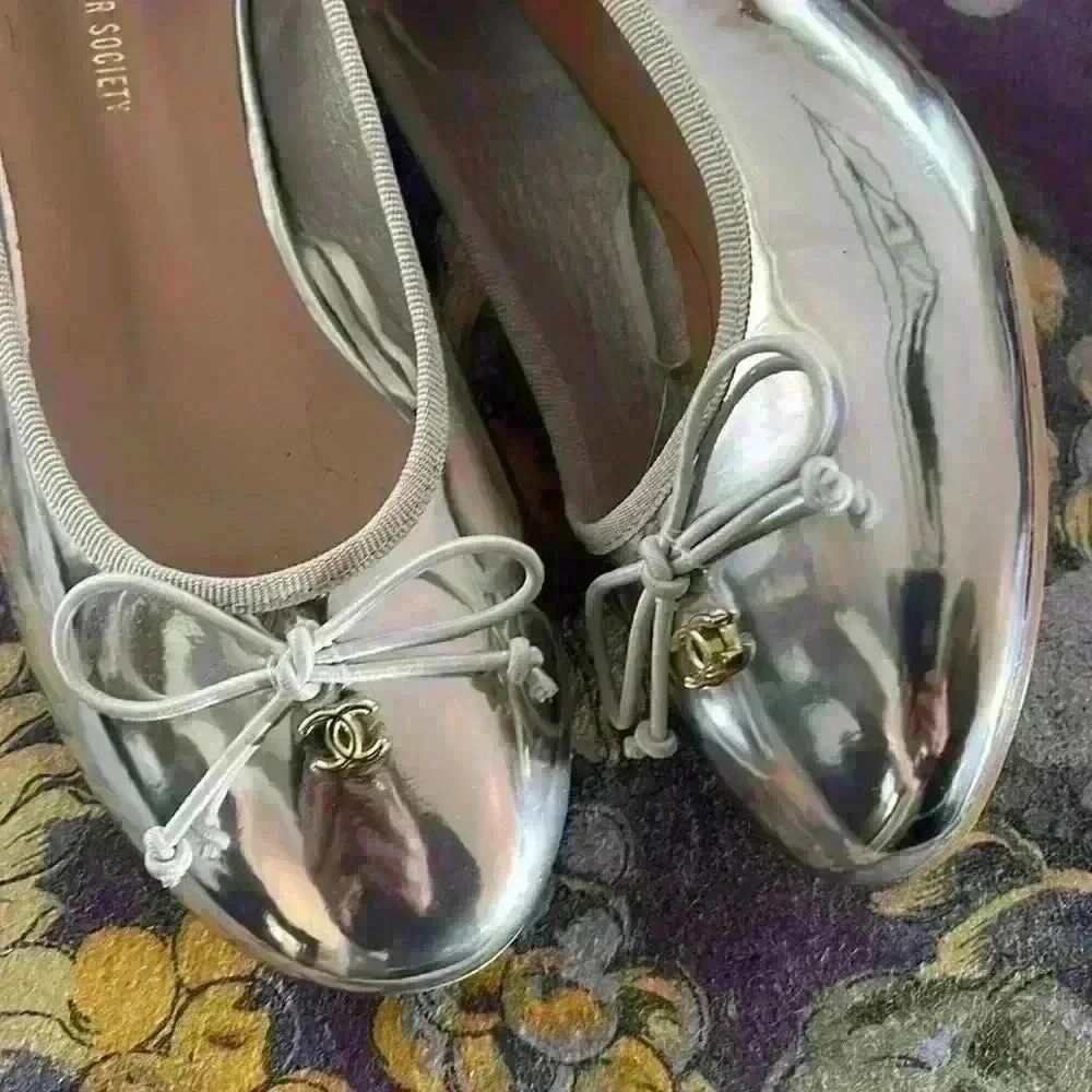 Super cuter ballet shoes with a small heel. Recycled button charm Size  8